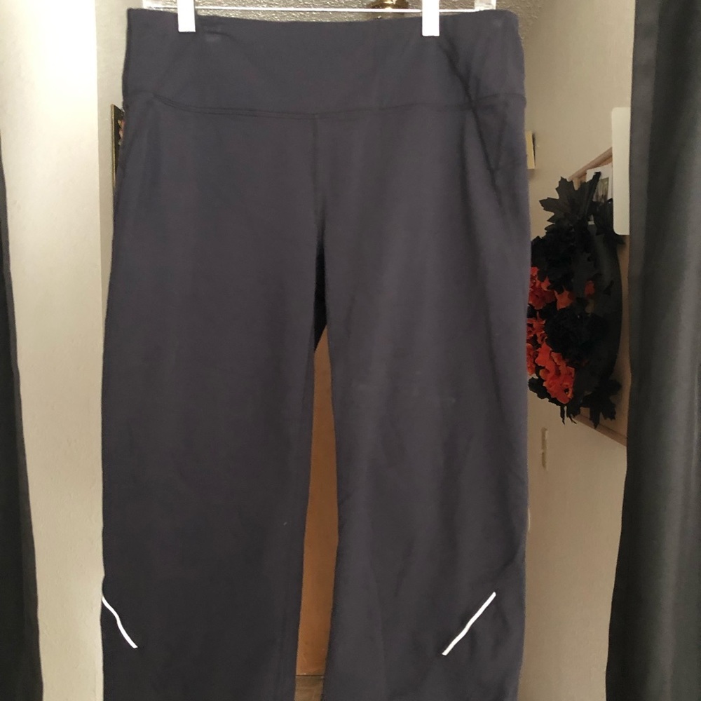 EUC Athleta L Crop leggings